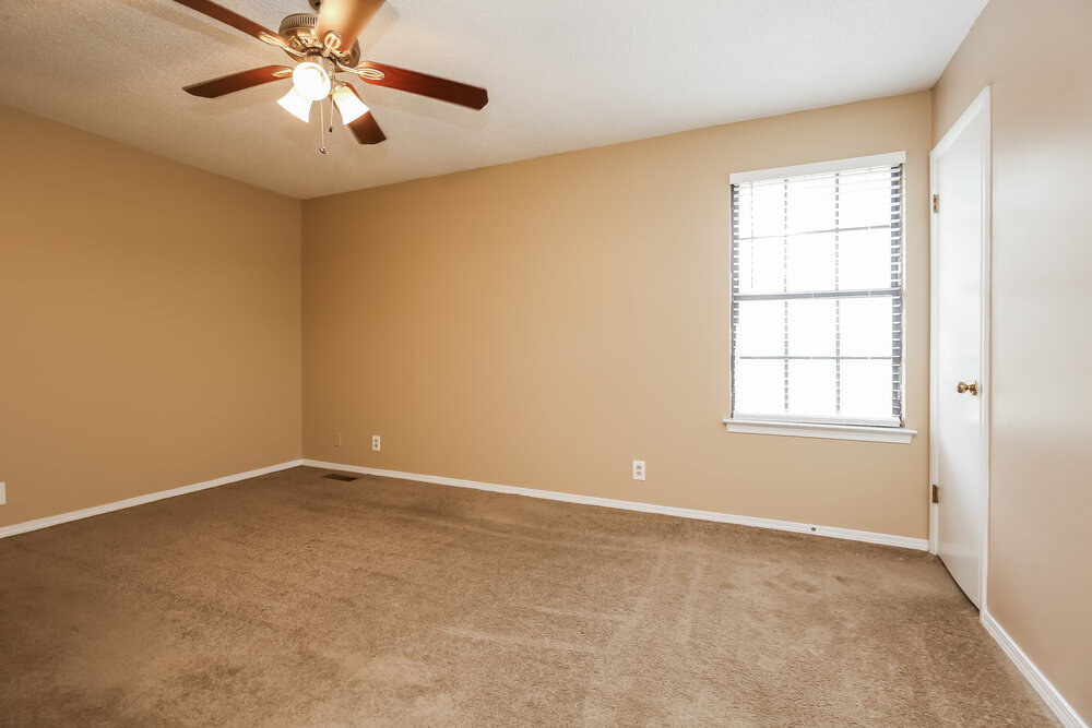 Building Photo - 2621 Deerpath Dr