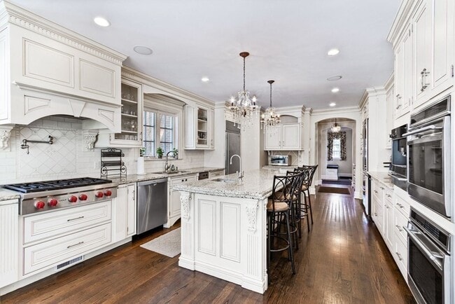 Building Photo - 115 Aspen Ave