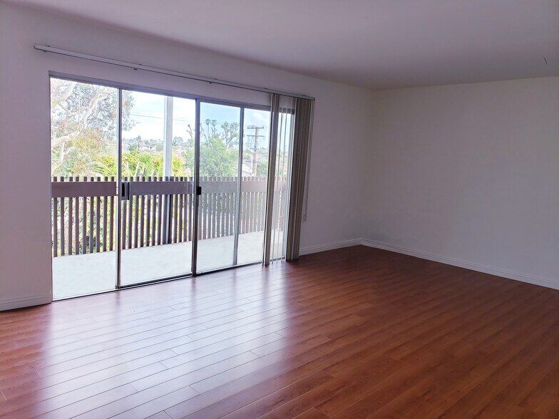 Building Photo - 6050 Canterbury Dr