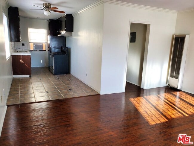 Building Photo - 1059 S Norton Ave