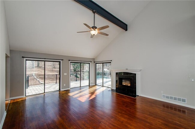 Building Photo - 150 Karina Pl