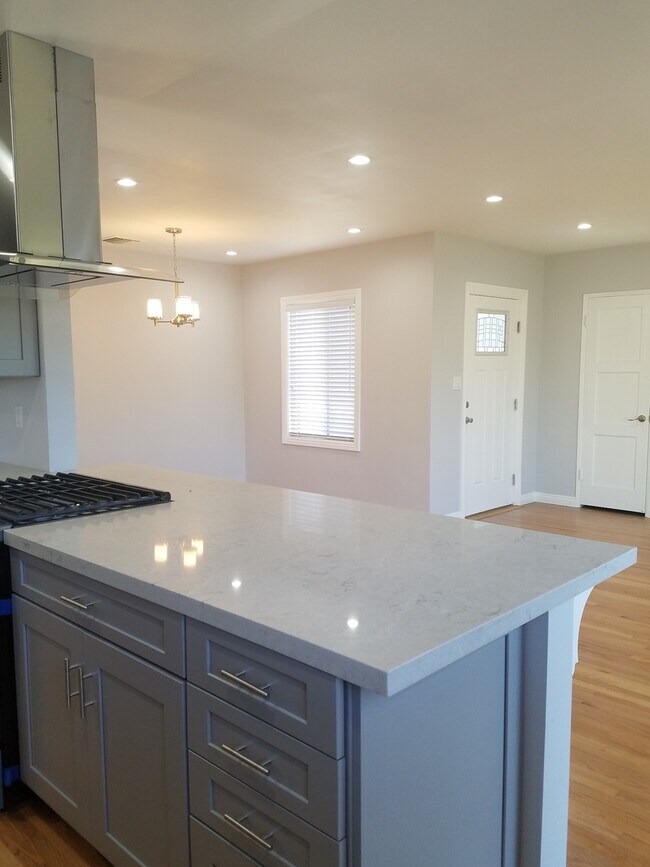 Building Photo - Cozy Remodeled 3 Bedroom Home In Culver City!