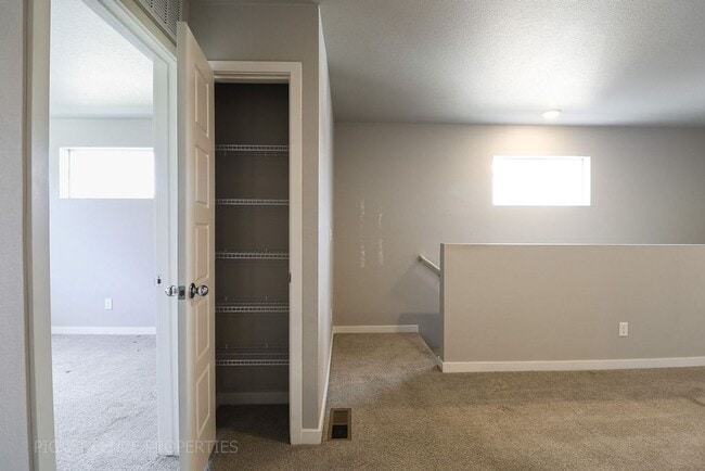 Building Photo - New Townhome in Downtown Johnstown