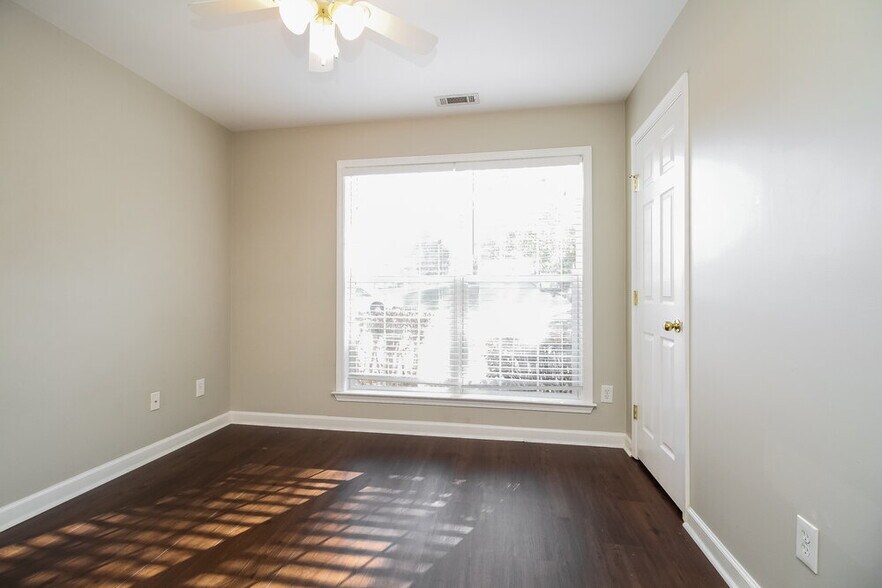 Building Photo - 1126 Poplar Hollow Dr