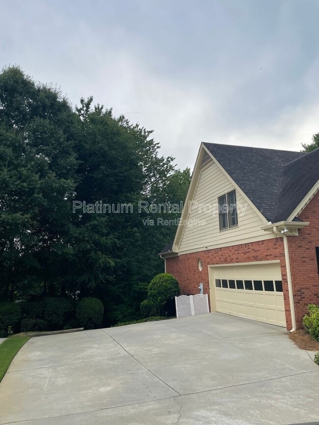 Building Photo - 870 Ingleside Dr