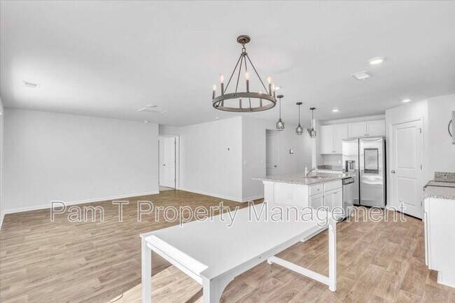 Building Photo - 512 Turpentine Trl