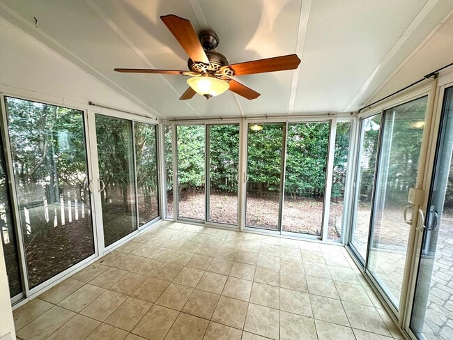 Building Photo - 2029 Chinabrook Ct