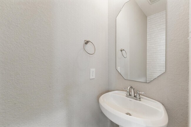 Building Photo - 130 Biltmore Loop