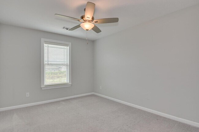 Building Photo - 596 Vinings Dr