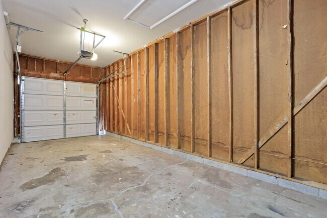 Building Photo - 3280 E Hudson St