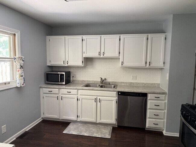 Building Photo - 209 W Royal Dr