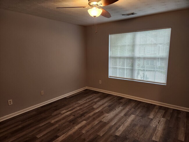 Building Photo - 1545 Eastern Sunrise Ln