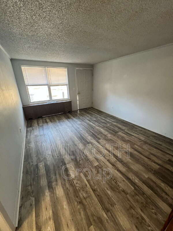 Building Photo - 2000 Indianapolis Rd