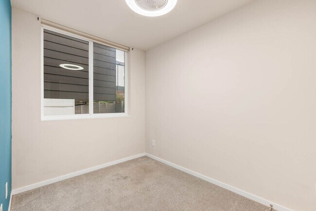 Building Photo - 802 29th Ave S