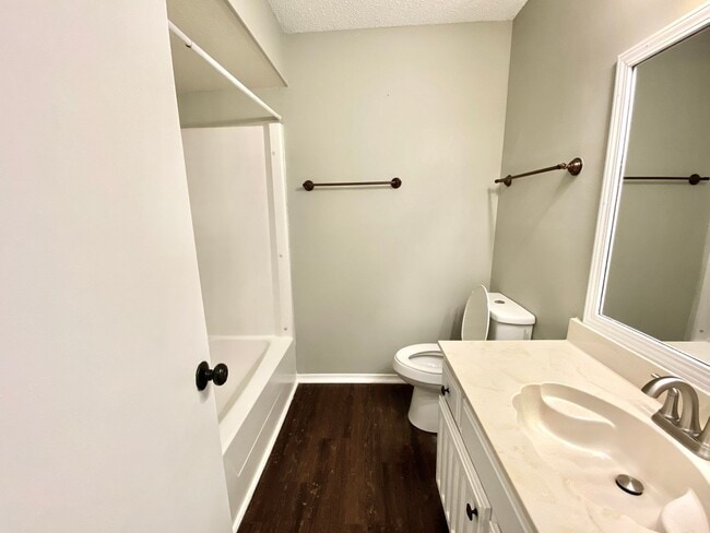 Building Photo - Spacious Jenks 4-Bedroom with NO Carpets &...
