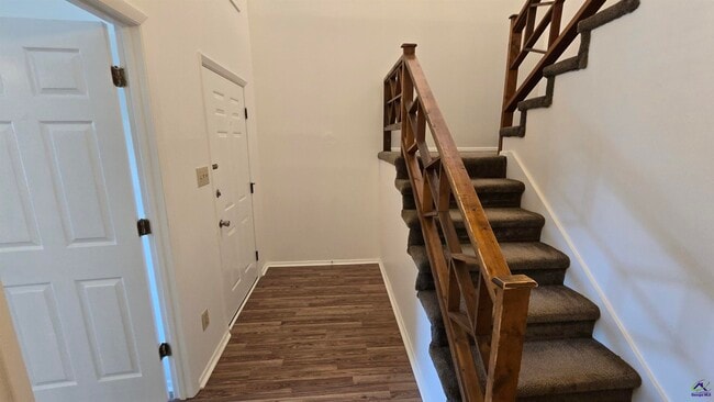 Building Photo - 313 Westcliff Center St