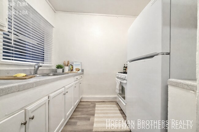 Building Photo - 722 S Alvarado St