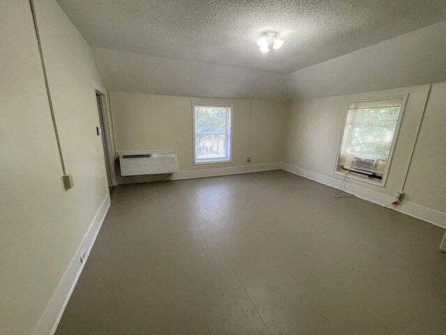 Building Photo - 300 Sortwell St