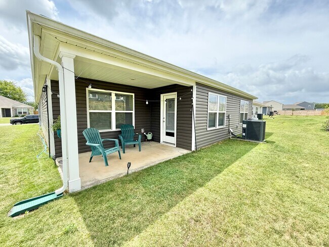 Building Photo - 117 Crescent Cir