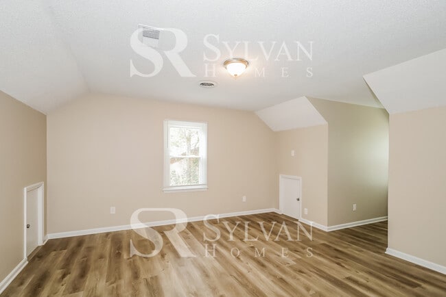 Building Photo - The living is easy in this 4 bedroom, 2 bathroom home