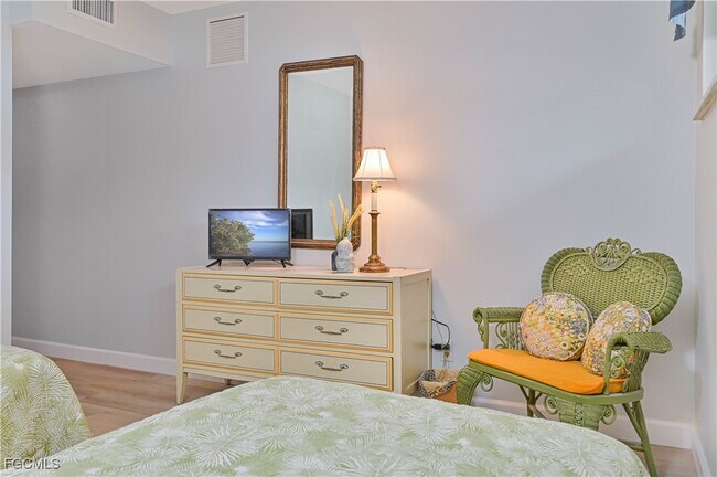 Building Photo - 223 3rd Ave S