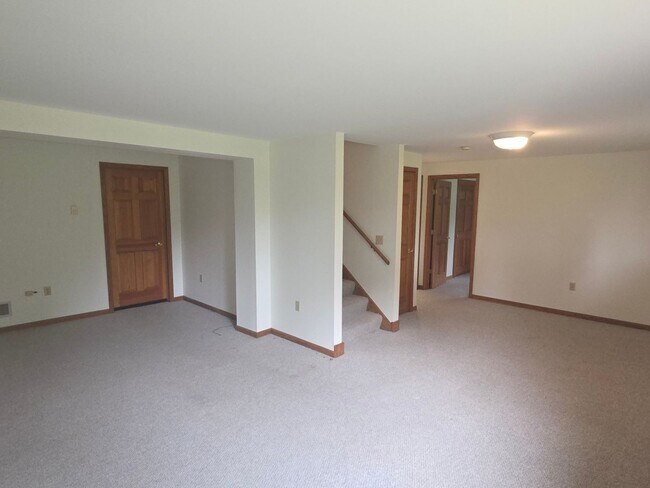 Building Photo - 3207 S Ridge Crest Ct