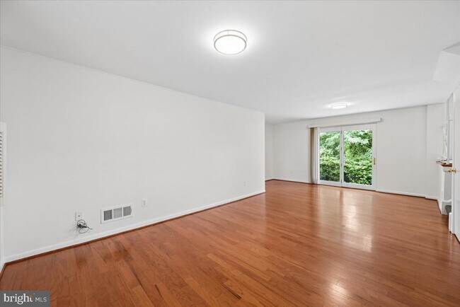 Building Photo - 9202 Wilmett Ct