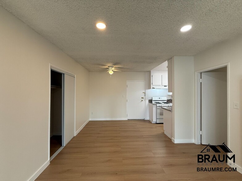 Building Photo - 5461 Kester Ave