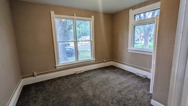 Building Photo - 704 E Prospect St