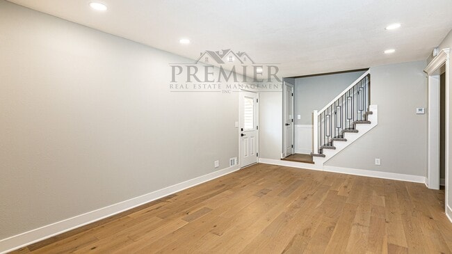 Building Photo - 7509 Lamar Ave