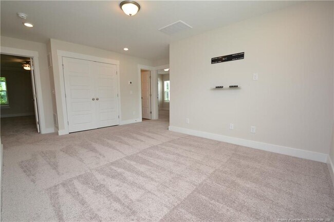 Building Photo - 2129 Seneca Dr
