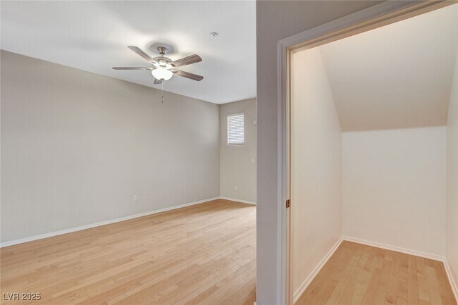 Building Photo - 5855 Valley Dr