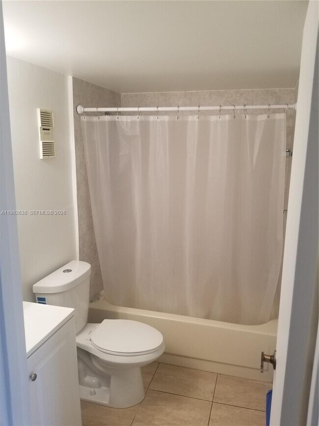 Building Photo - 9150 Fontainebleau Blvd