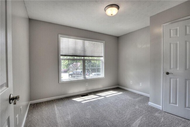 Building Photo - 178 Colton Dr