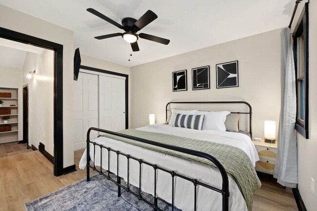 Building Photo - 303 E Washington St