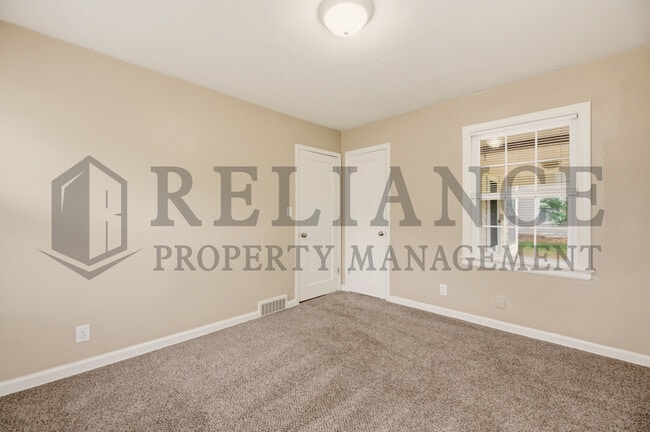 Building Photo - 571 S Roosevelt St