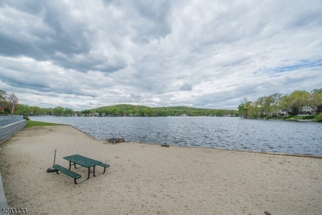 Building Photo - 21 E Shore Rd