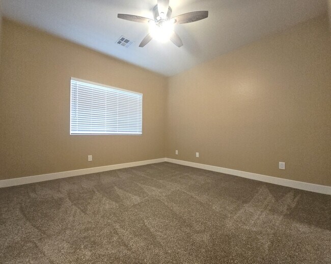 Building Photo - Newly Renovated 3 bed 2 bath home in San Tan Valley