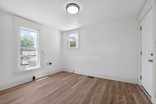 Building Photo - 2113 Goff Ave