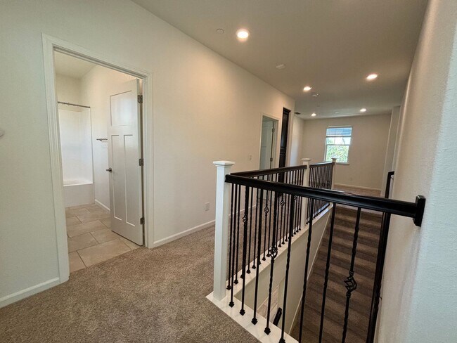 Building Photo - Spacious 4 Bedroom, 3 Bath Home with Bonus Room, 2 Car Garage in Westpark Village!