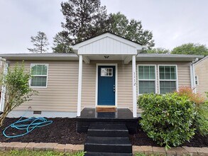 Building Photo - 2 Bedroom, 1 Bathroom House in Greensboro!