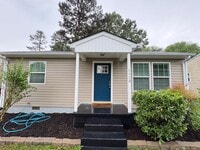 Building Photo - 2 Bedroom, 1 Bathroom House in Greensboro!
