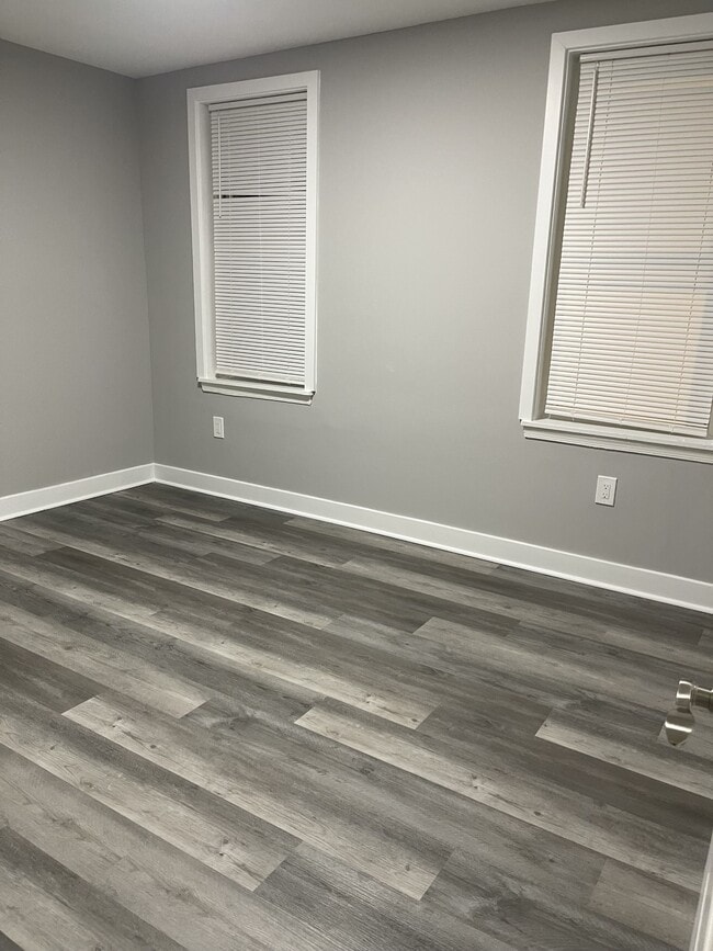 Building Photo - 535 Moya St