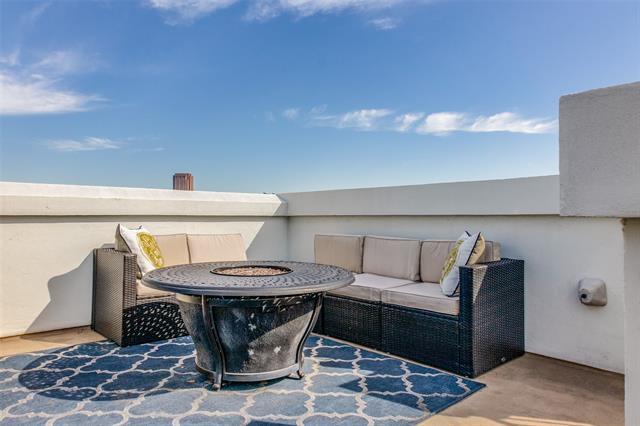 Building Photo - 3028 Carmel St