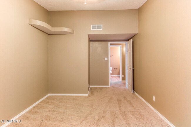 Building Photo - 3289 Emerald Point Dr