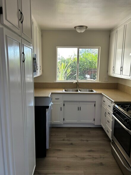 Kitchen - 819 Morada Pl