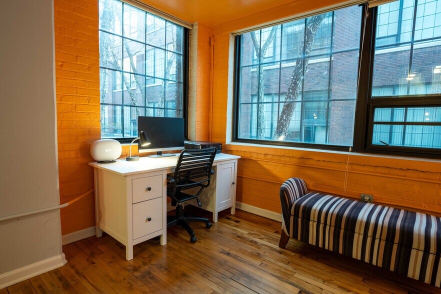 Building Photo - 624 E Walnut St