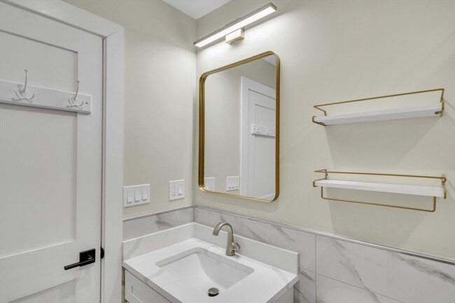 Building Photo - 52 Holyoke St