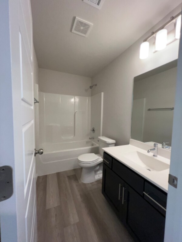 Building Photo - 13923 S Quincy St