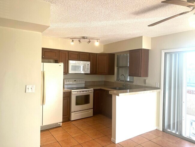 Building Photo - 1100 SE 4th Ave